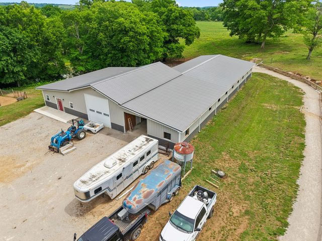 950 Old Agnew Rd, Pulaski, TN 38478