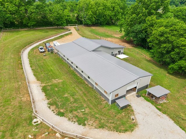 950 Old Agnew Rd, Pulaski, TN 38478
