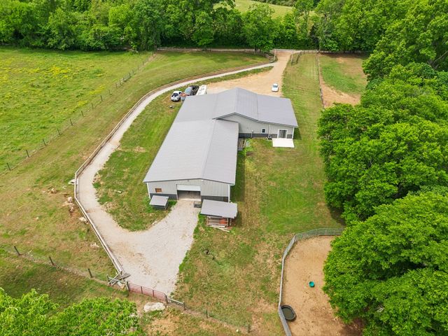 950 Old Agnew Rd, Pulaski, TN 38478