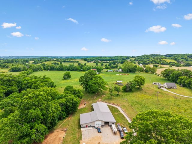 950 Old Agnew Rd, Pulaski, TN 38478