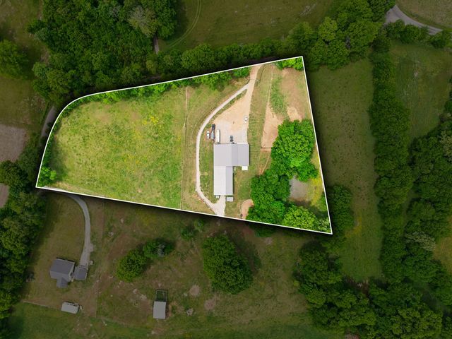 950 Old Agnew Rd, Pulaski, TN 38478