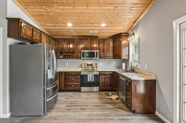 950 Old Agnew Rd, Pulaski, TN 38478