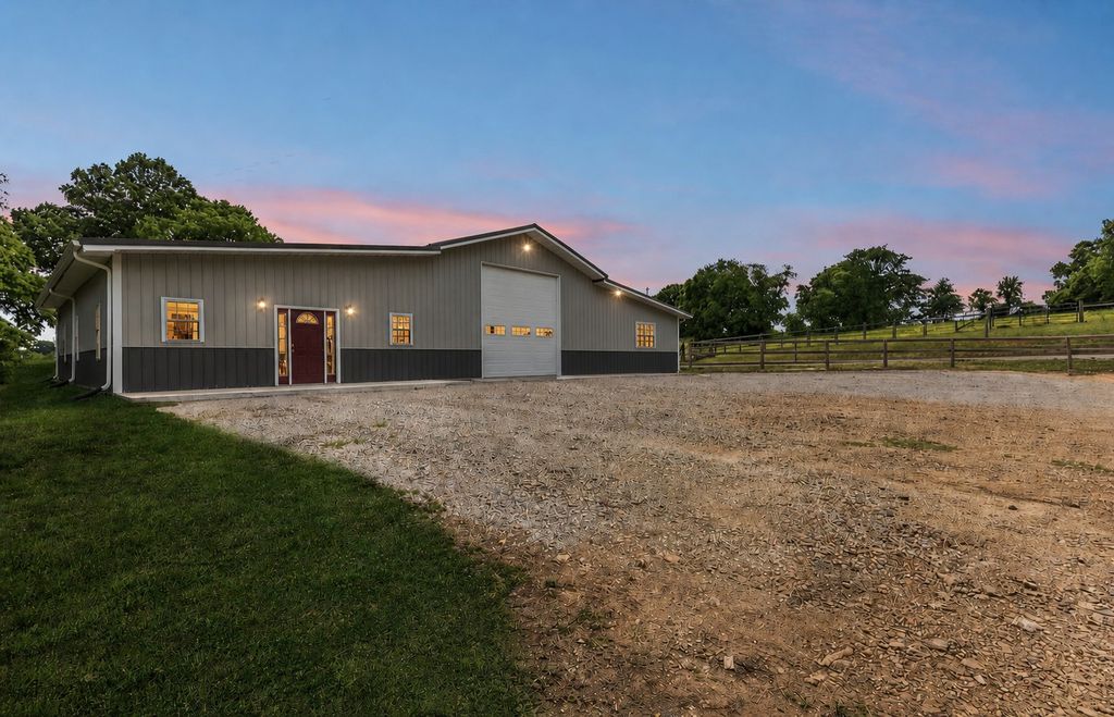 950 Old Agnew Rd, Pulaski, TN 38478
