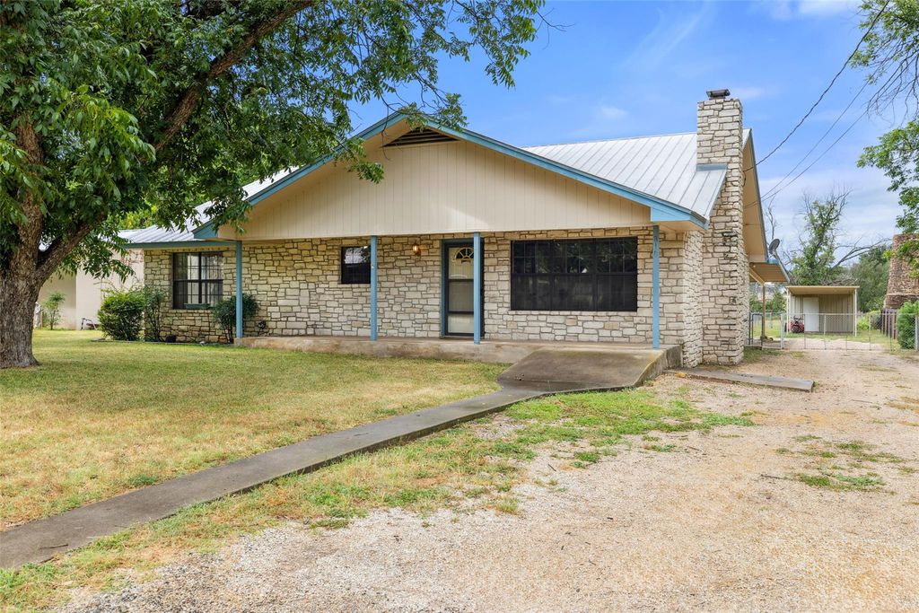 810 Wheeler ST, Mason, TX 76856