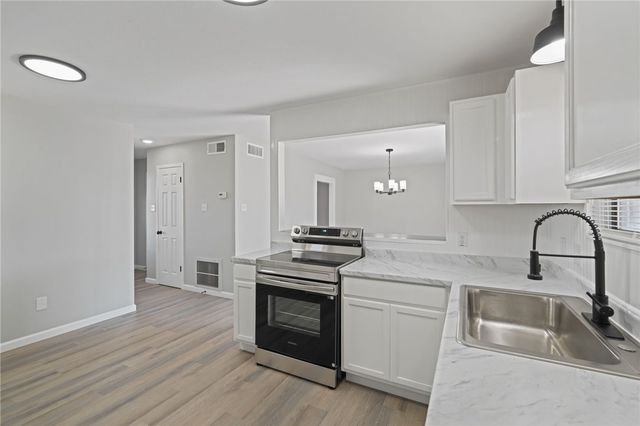 2713 Camargo Dr, Corpus Christi, TX 78415