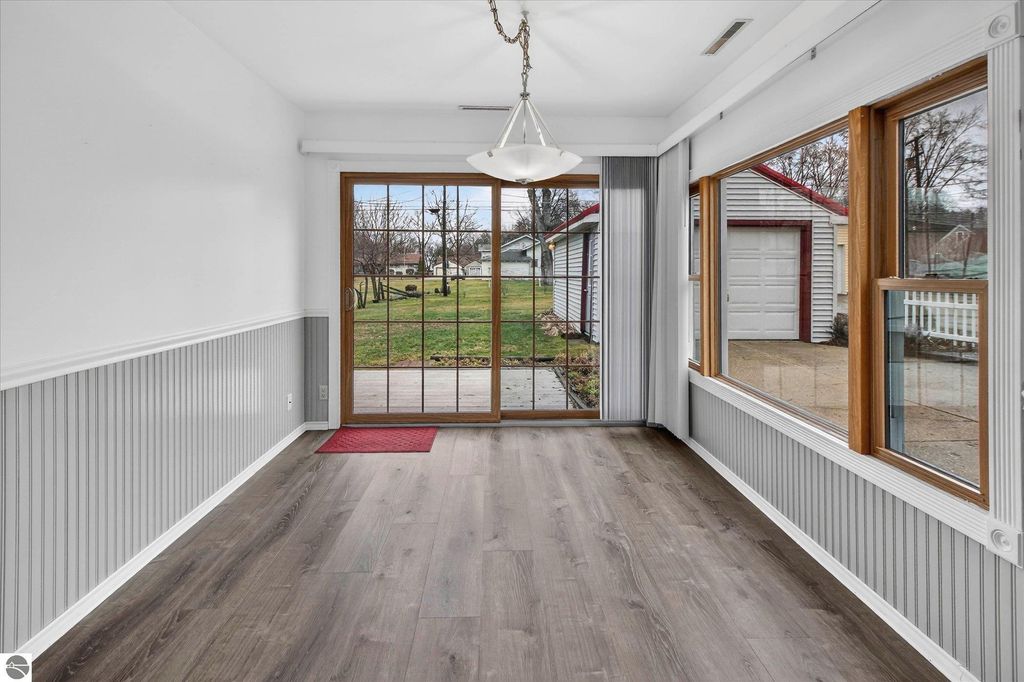 Image 20 of property listing at 309 S State Street, Alma, MI 48801