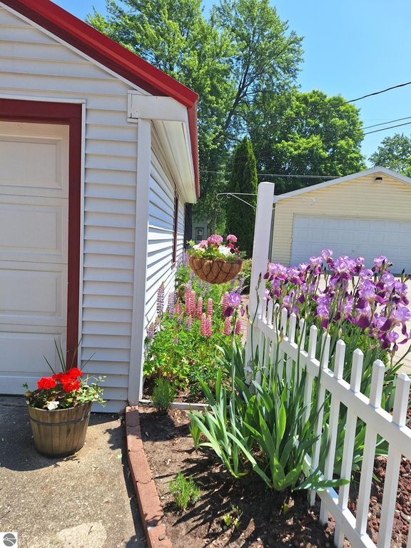 Image 33 of property listing at 309 S State Street, Alma, MI 48801