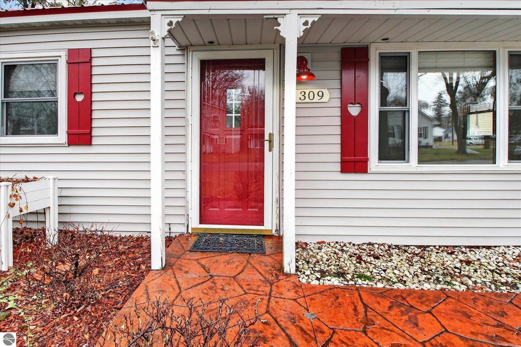 Image 4 of property listing at 309 S State Street, Alma, MI 48801