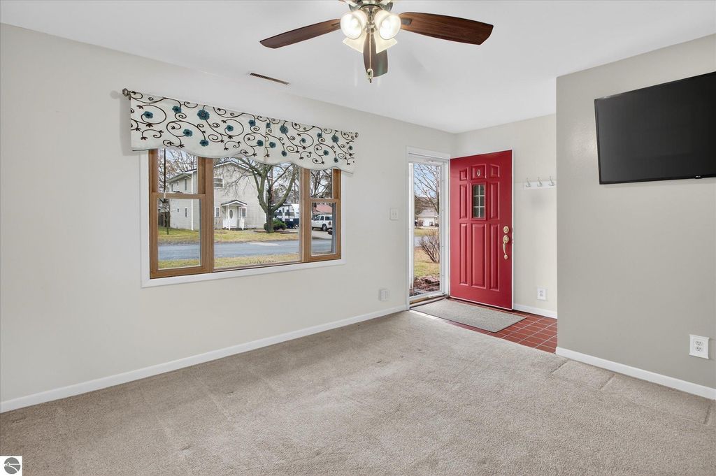 Image 6 of property listing at 309 S State Street, Alma, MI 48801