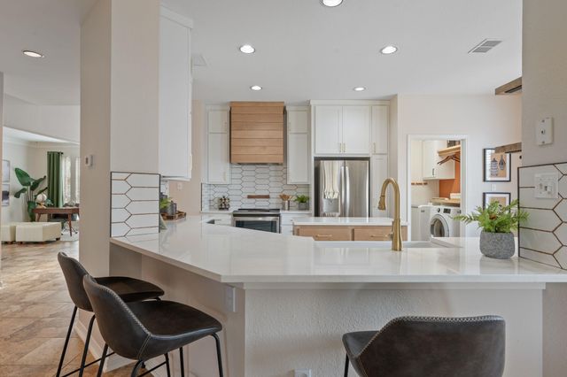 7008 Cool Canyon CV, Round Rock, TX 78681