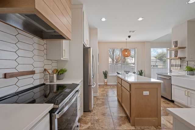 7008 Cool Canyon CV, Round Rock, TX 78681