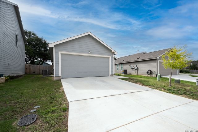 9804 CAROME MILL DR, San Antonio, TX 78254