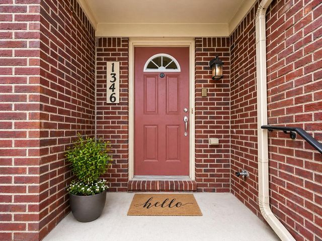 1346 Hillcrest Drive, Waterford, MI 48327
