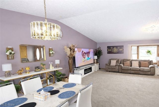 9 Willow Way, Canfield, OH 44406