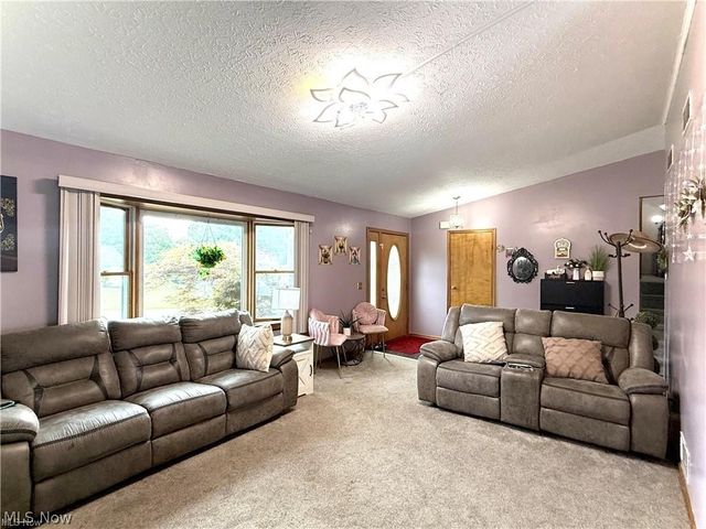 9 Willow Way, Canfield, OH 44406