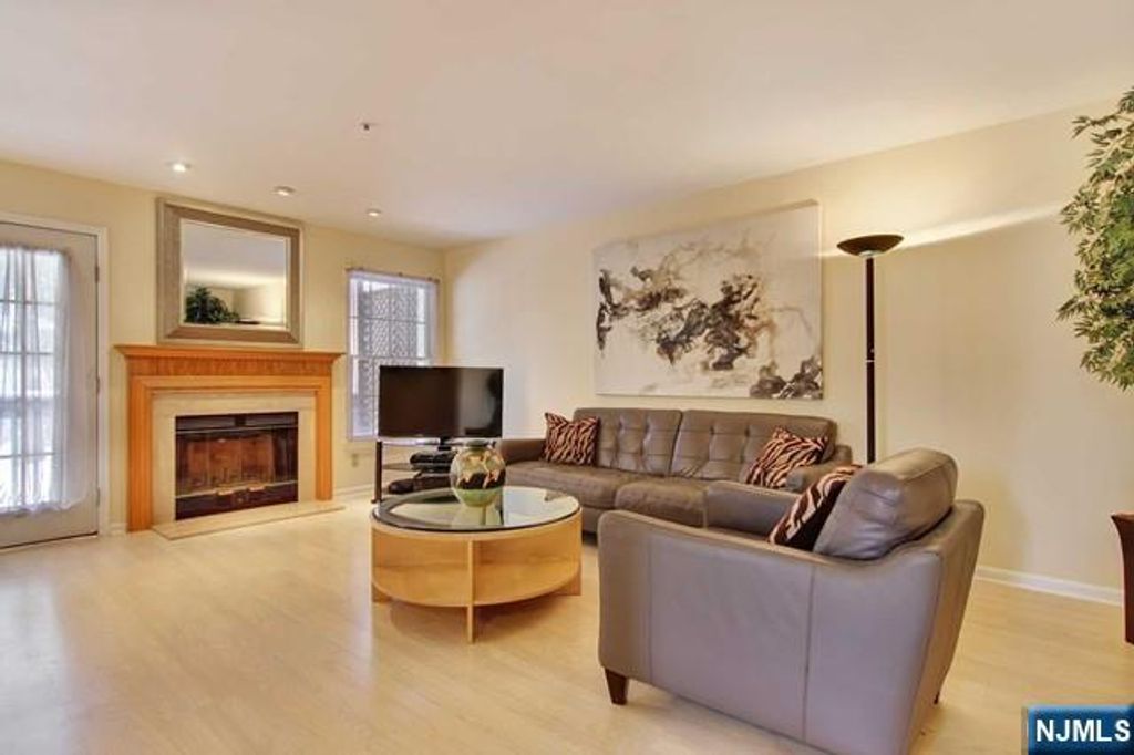 649 Richmond Court, Ramsey, NJ 07446