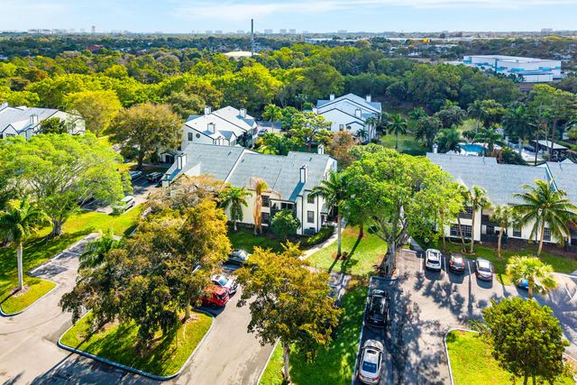 5048 Heatherhill Lane 1205, Boca Raton, FL 33486