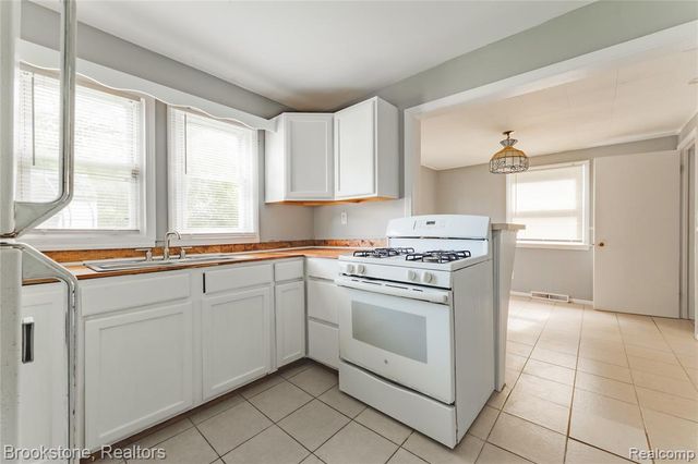 62 Court Street, Pontiac, MI 48342