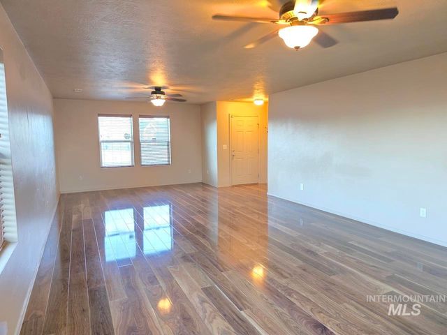 4503 Julie St, Caldwell, ID 83607