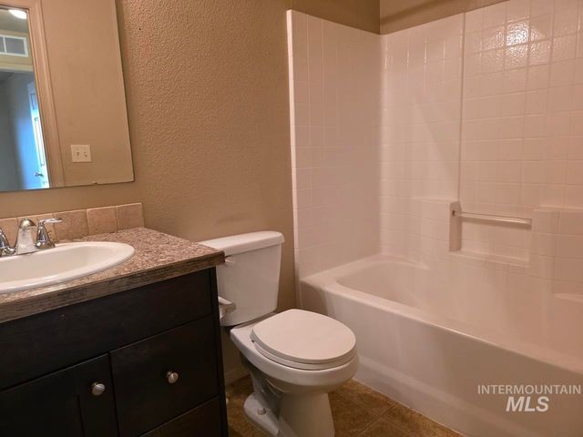 4503 Julie St, Caldwell, ID 83607