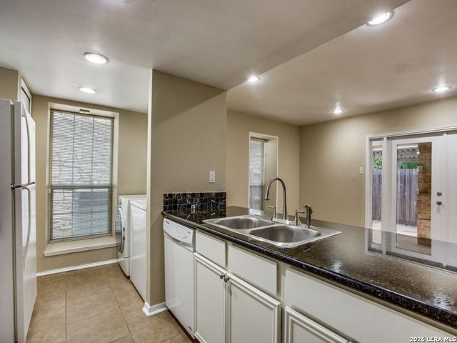 122 E Terra Alta Dr Apt 13, San Antonio, TX 78209