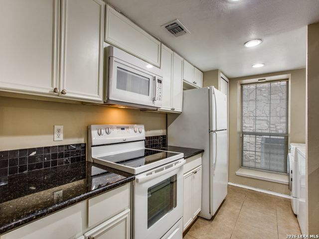 122 E Terra Alta Dr Apt 13, San Antonio, TX 78209