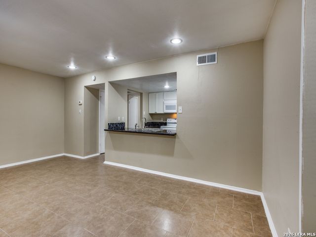 122 E Terra Alta Dr Apt 13, San Antonio, TX 78209