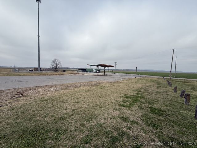 9999 Hwy 100, Webbers Falls, OK 74470