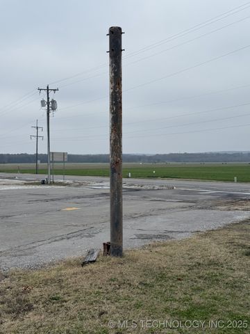 9999 Hwy 100, Webbers Falls, OK 74470