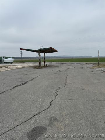 9999 Hwy 100, Webbers Falls, OK 74470