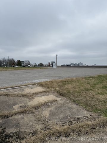 9999 Hwy 100, Webbers Falls, OK 74470