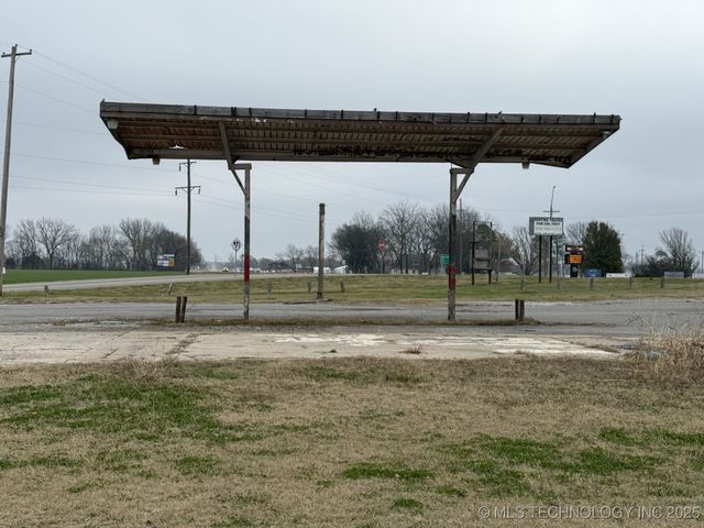 9999 Hwy 100, Webbers Falls, OK 74470