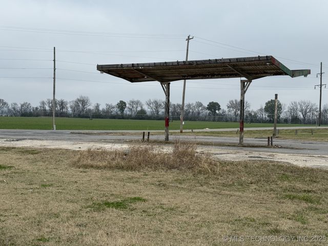 9999 Hwy 100, Webbers Falls, OK 74470
