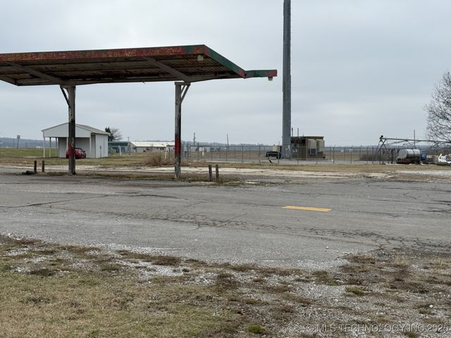 9999 Hwy 100, Webbers Falls, OK 74470