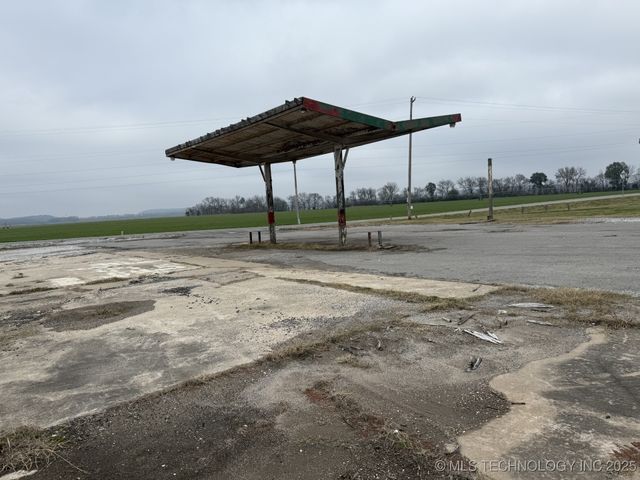 9999 Hwy 100, Webbers Falls, OK 74470
