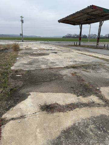 9999 Hwy 100, Webbers Falls, OK 74470