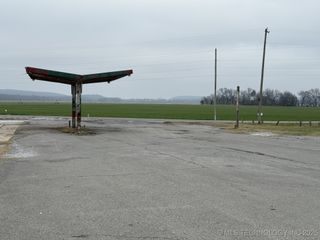 9999 Hwy 100, Webbers Falls, OK 74470