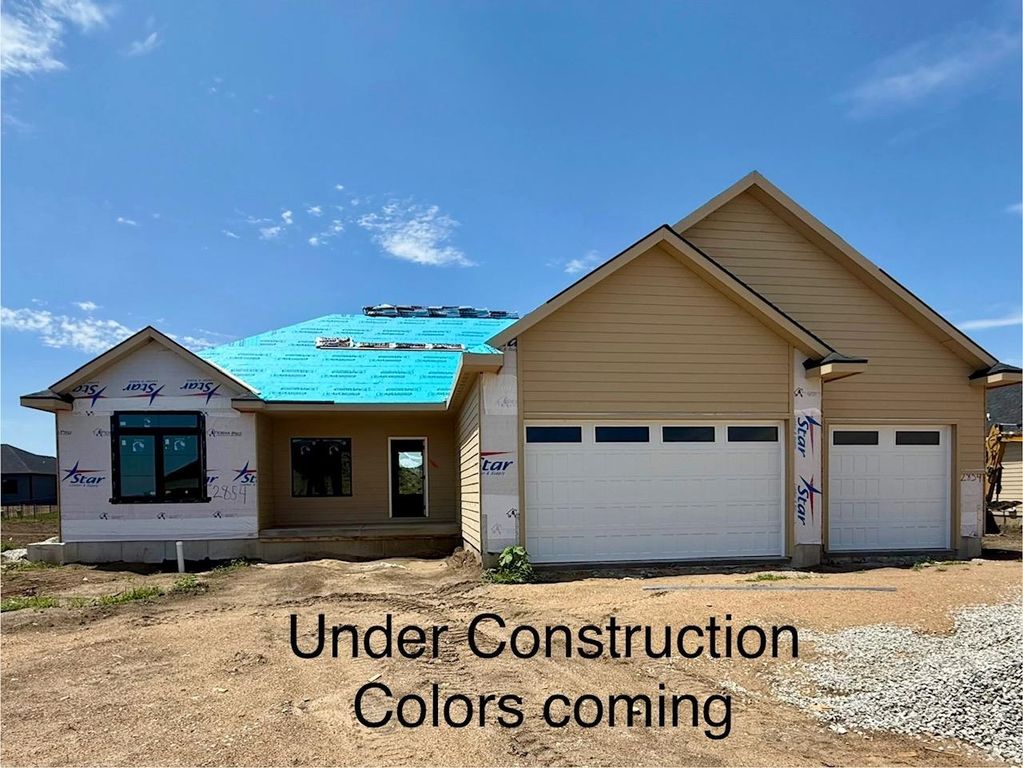 2854 Malibu Dr, Salina, KS 67401