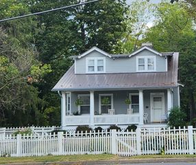 1423 N AUGUSTA ST, Staunton, VA 24401