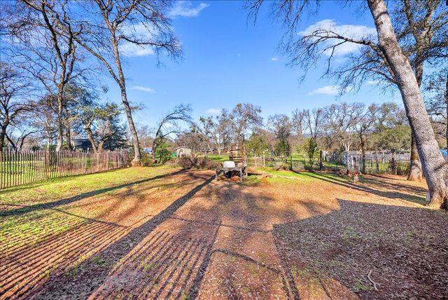 10585 Joeger Rd, Auburn, CA 95602