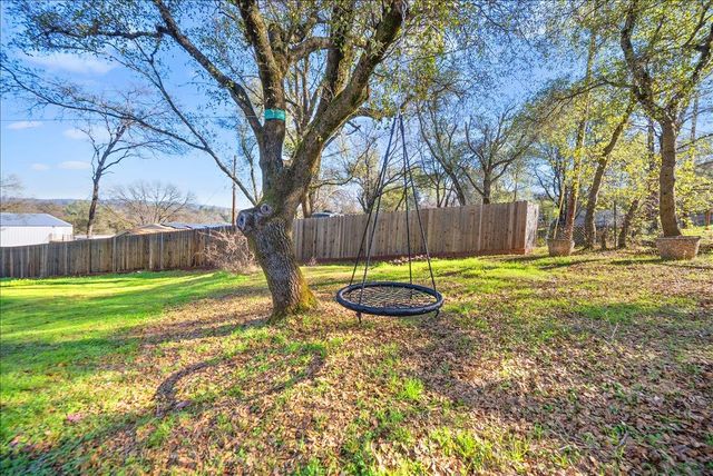 10585 Joeger Rd, Auburn, CA 95602