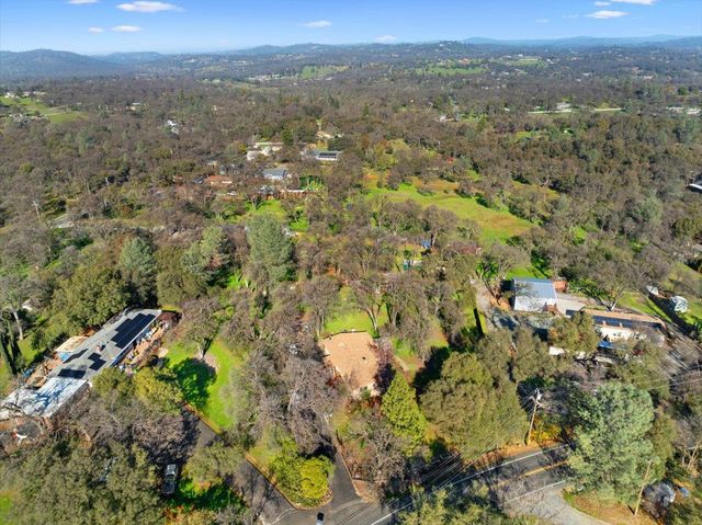 10585 Joeger Rd, Auburn, CA 95602