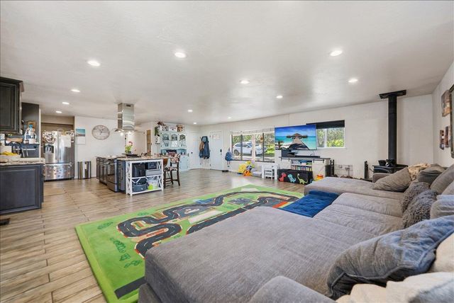 10585 Joeger Rd, Auburn, CA 95602