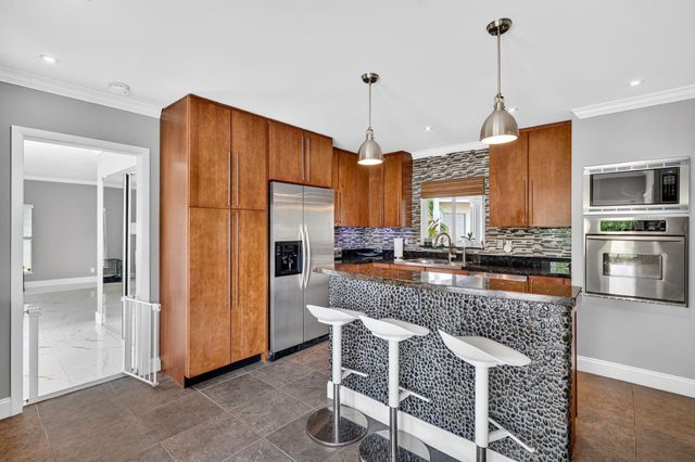 1948 NE 7TH Terrace, Wilton Manors, FL 33305