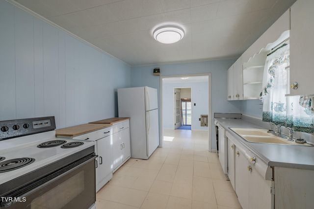 1510 East Chilhowie Avenue, Johnson City, TN 37601