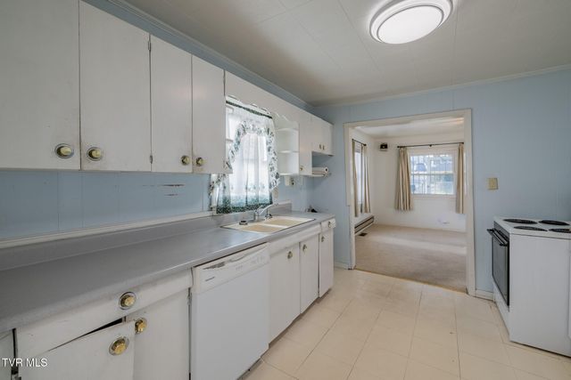 1510 East Chilhowie Avenue, Johnson City, TN 37601