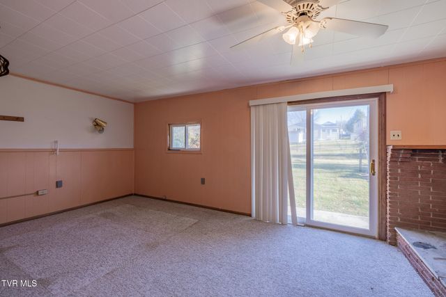 1510 East Chilhowie Avenue, Johnson City, TN 37601