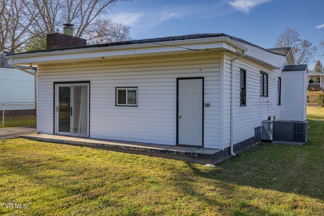 1510 East Chilhowie Avenue, Johnson City, TN 37601