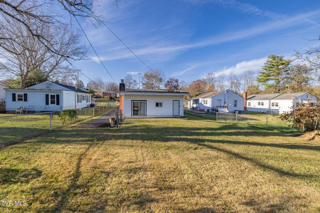 1510 East Chilhowie Avenue, Johnson City, TN 37601