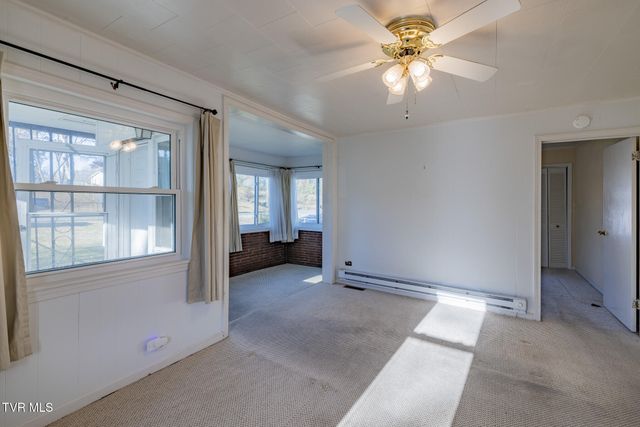 1510 East Chilhowie Avenue, Johnson City, TN 37601